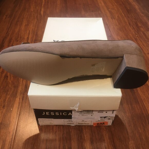 Jessica Brand 8M Taupe Faux- Suede Flats with bow (approx 1.4" heel) - Picture 7 of 8